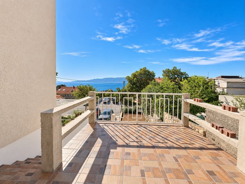 Terrazza con ringhiera e vista sul mare