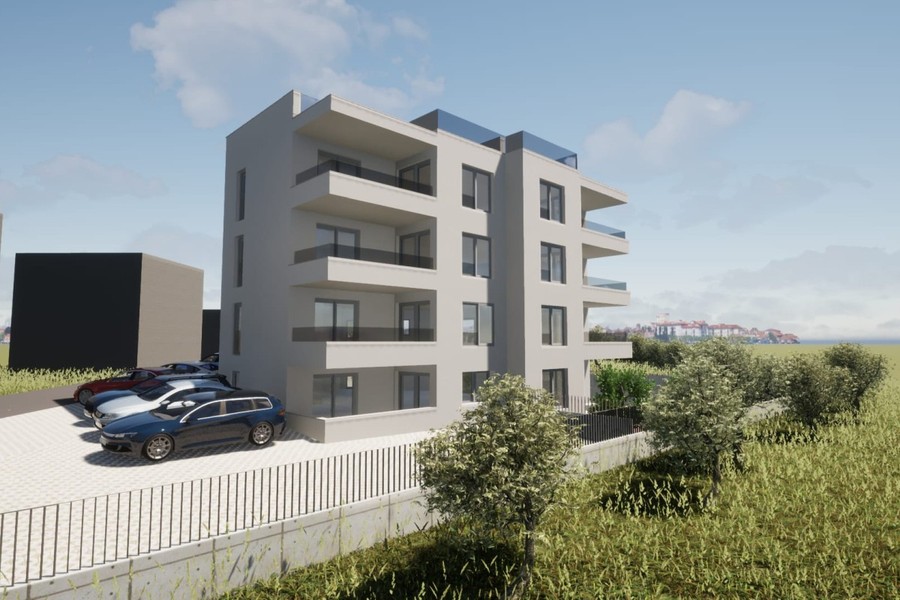 Vista laterale dell'edificio residenziale con balconi