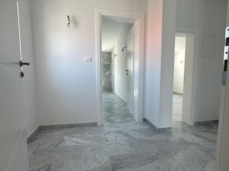 Corridoio con accesso al bagno e alla camera da letto
