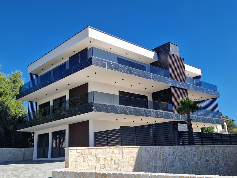 Appartamento al piano terra con giardino a Stara Novalja, isola di Pag