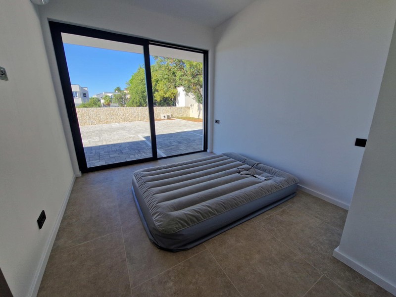 Seconda camera da letto con porta-finestra