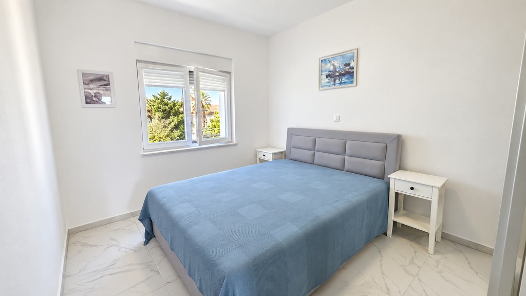 Seconda camera da letto con comodino