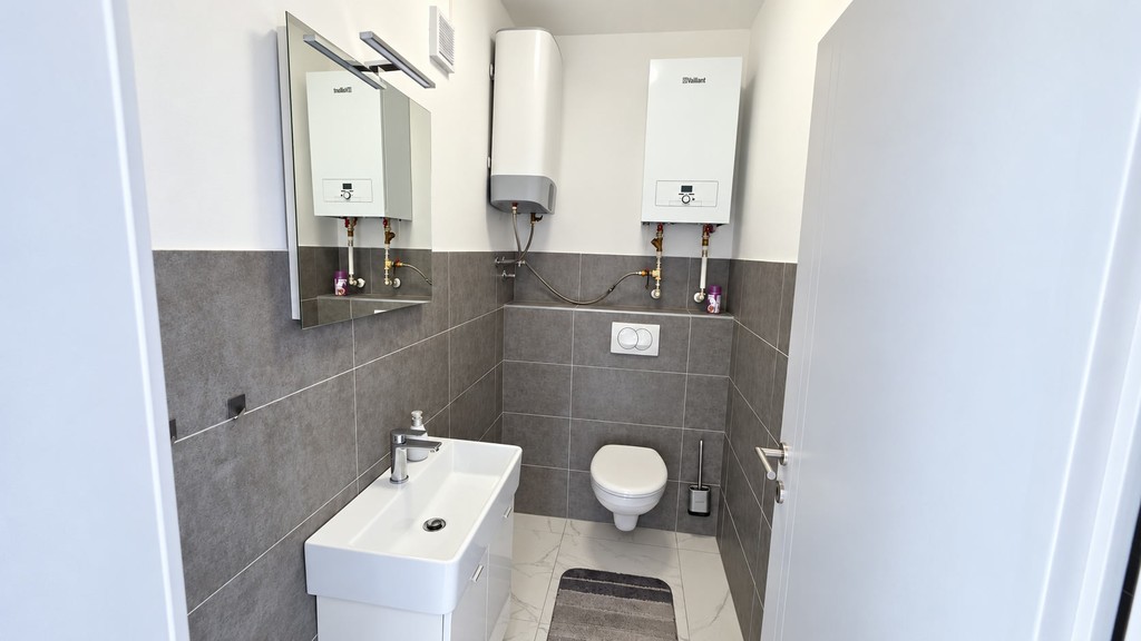 WC separato con lavabo