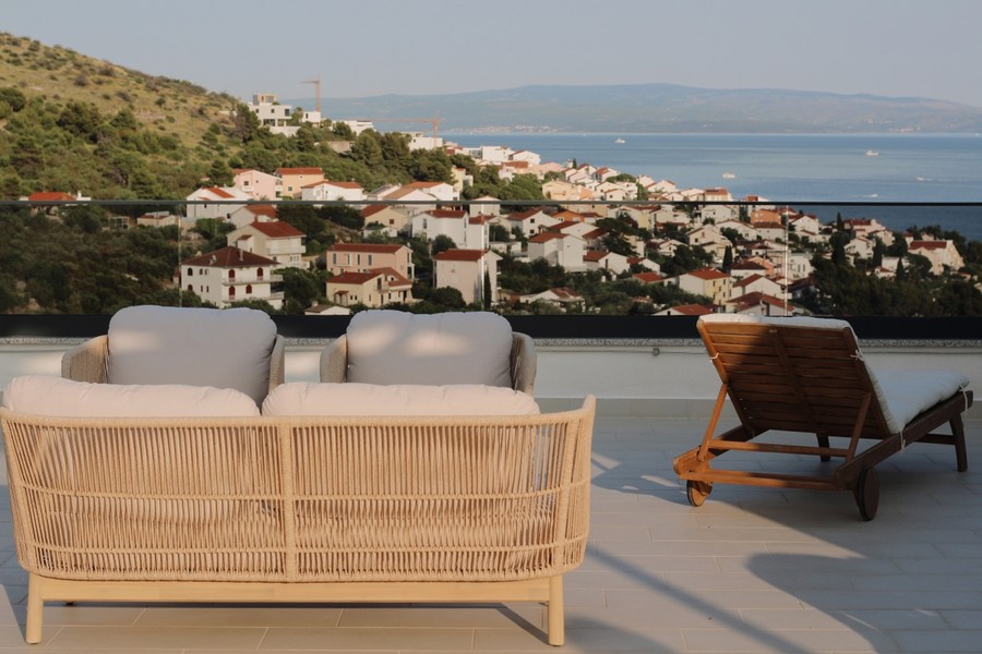 Appartamento con terrazza sul tetto e vista mare a Okrug Gornji, Isola di Ciovo
