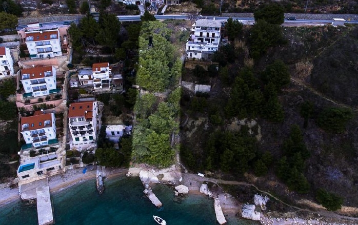 Grande terreno edificabile direttamente sul mare