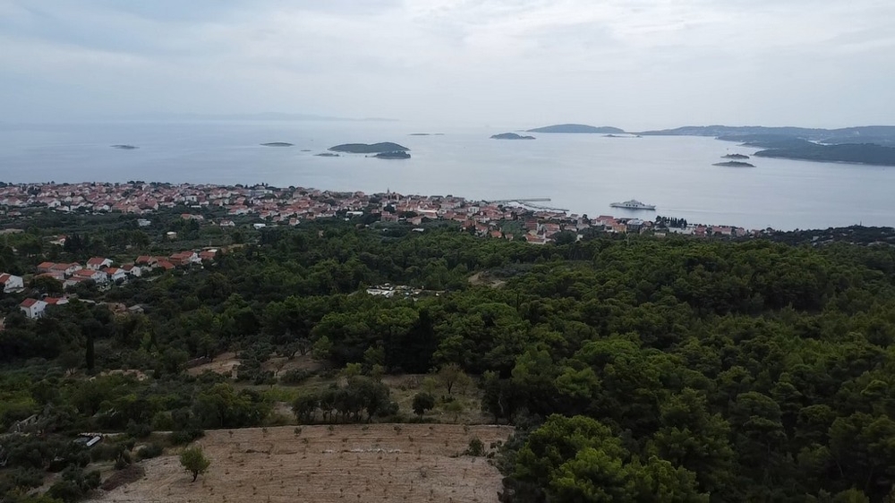 Terreno di 1590 m² in posizione isolata e tranquilla