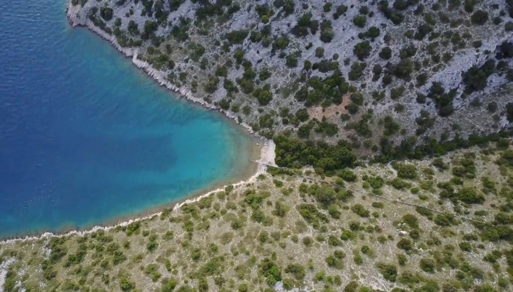 Terreno edificabile direttamente sul mare in vendita in Croazia - isola di Zut.
