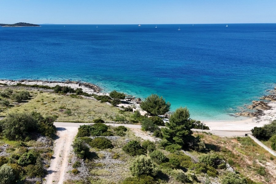 Vista mare dal terreno edificabile sulla costa adriatica