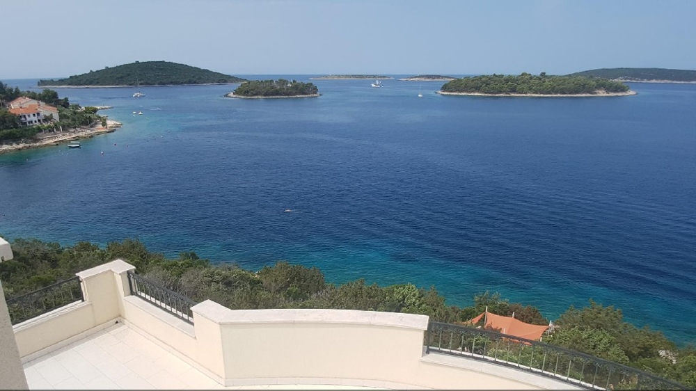 Un'altra immagine dal balcone sul mare direttamente accanto alla villa sull'isola di Solta.