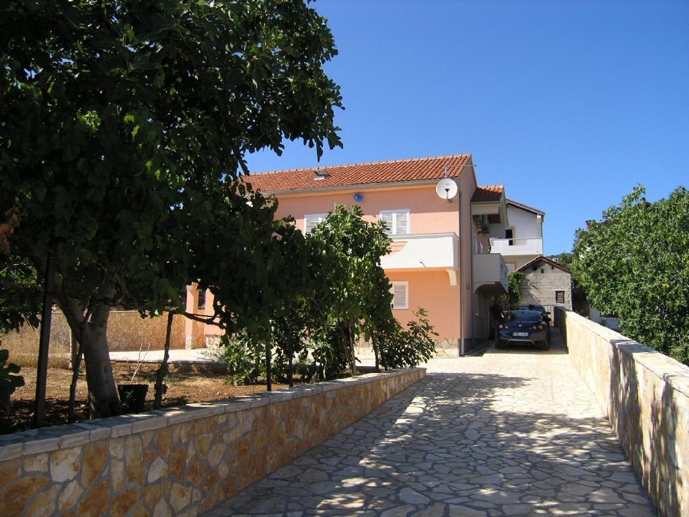 Accesso all'immobile H1260 vicino a Zadar in Croazia.
