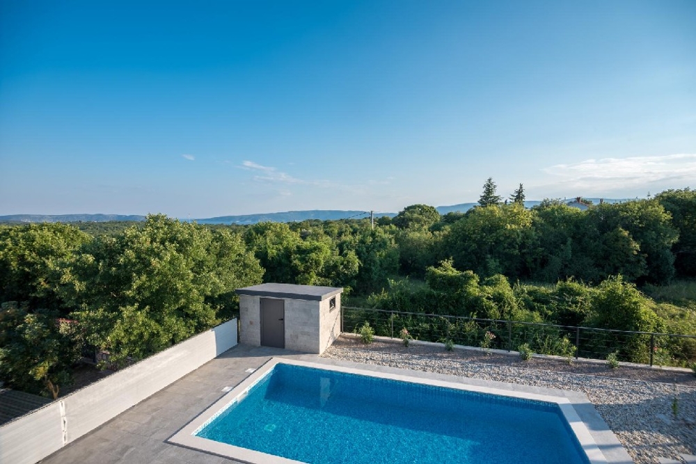 Piscina e vista mare.