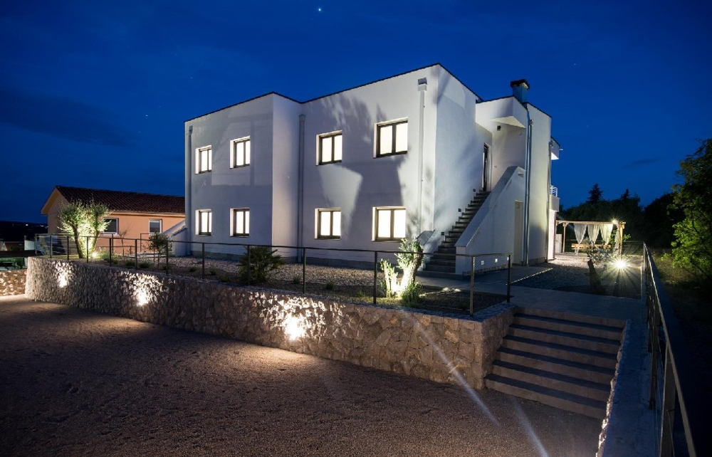Retro della villa H1283 nella zona di Krk in Croazia.