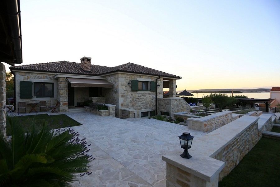 Grande proprietà direttamente sul mare in vendita in Croazia - Panorama Scouting GmbH.