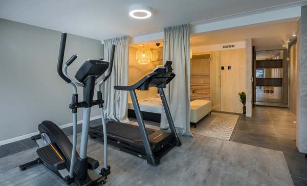 Area fitness con sauna e zona relax