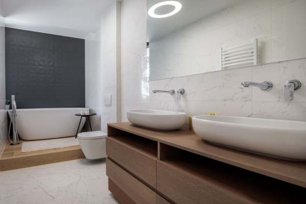 Bagno con vasca di H1382