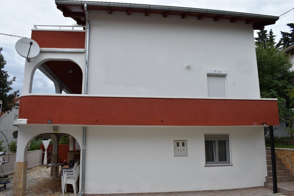 Casa con più appartamenti al Karinsko More in Dalmazia in vendita.
