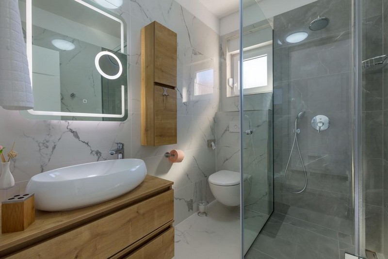 Bagno arredato.