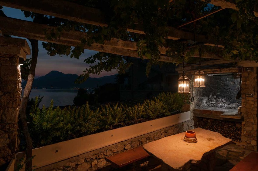 Terrazza con vista mare - casa H1584, in vendita vicino a Omis in Croazia - Panorama Scouting.