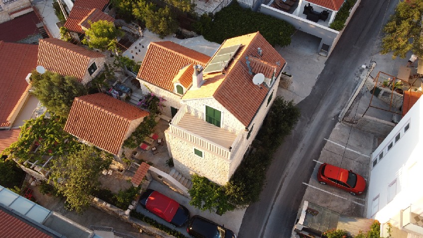 Villa in pietra vicino a Omis in Croazia.