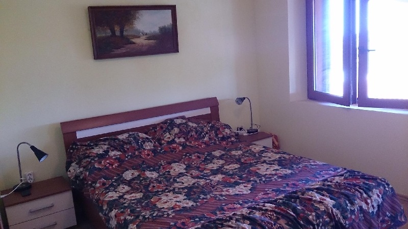 Una camera da letto con letto matrimoniale della casa - casa in vendita Croazia.