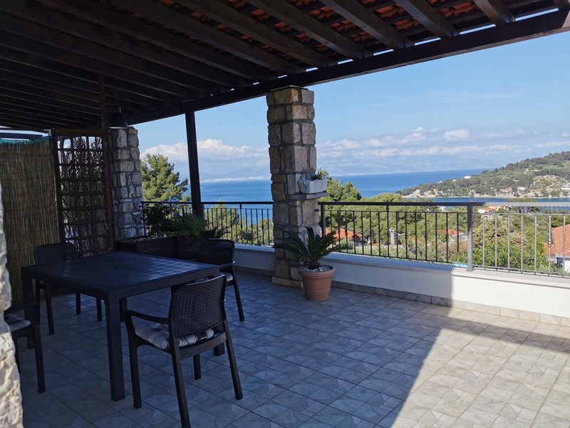 Vista mare dalla terrazza della casa H1746, isola di Solta, Dalmazia, Croazia.
