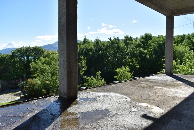 Terrazza al piano superiore della casa H1772, zona di Rijeka.