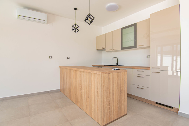 Cucina moderna con climatizzazione - casa H1775, Vodice, Croazia.
