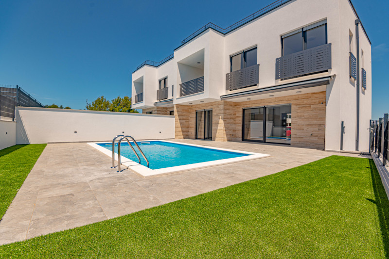 Casa nuova con piscina in vendita in Croazia - Panorama Scouting.
