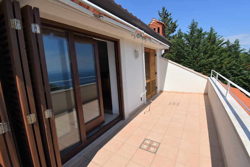Terrazza sul tetto della villa H1785 presso Opatija in Croazia - Panorama Scouting.