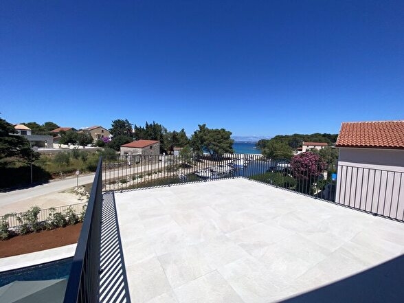 Villa moderna sul mare sull'isola di Ugljan in Croazia in vendita - Panorama Scouting Immobili.