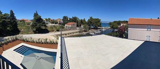 Terrazza con vista mare della villa H1809, in vendita a Ugljan in Croazia - Panorama Scouting.