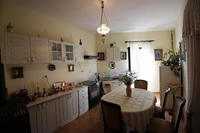Cucina e sala da pranzo.