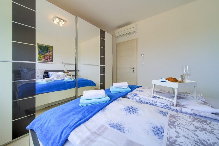 La camera da letto con aria condizionata.