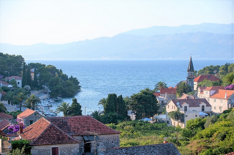 Casa mediterranea con vista mare sull'isola di Brac in Croazia in vendita - Panorama Scouting.