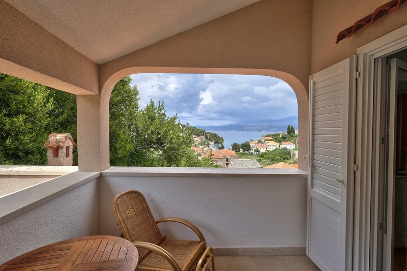 Vista mare dal piano superiore della villa H1905, isola di Brac, Croazia.