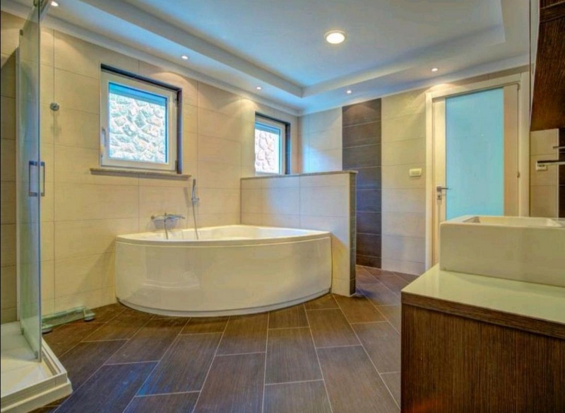 Bagno con vasca.