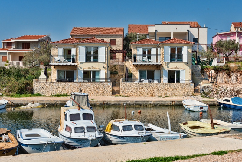 Case direttamente sul mare vicino a Rogoznica in Dalmazia in vendita - Panorama Scouting Croazia.