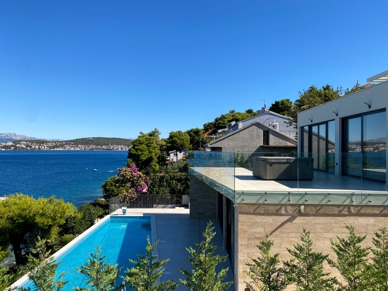 Villa moderna in prima fila al mare in vendita in Croazia - Panorama Scouting.