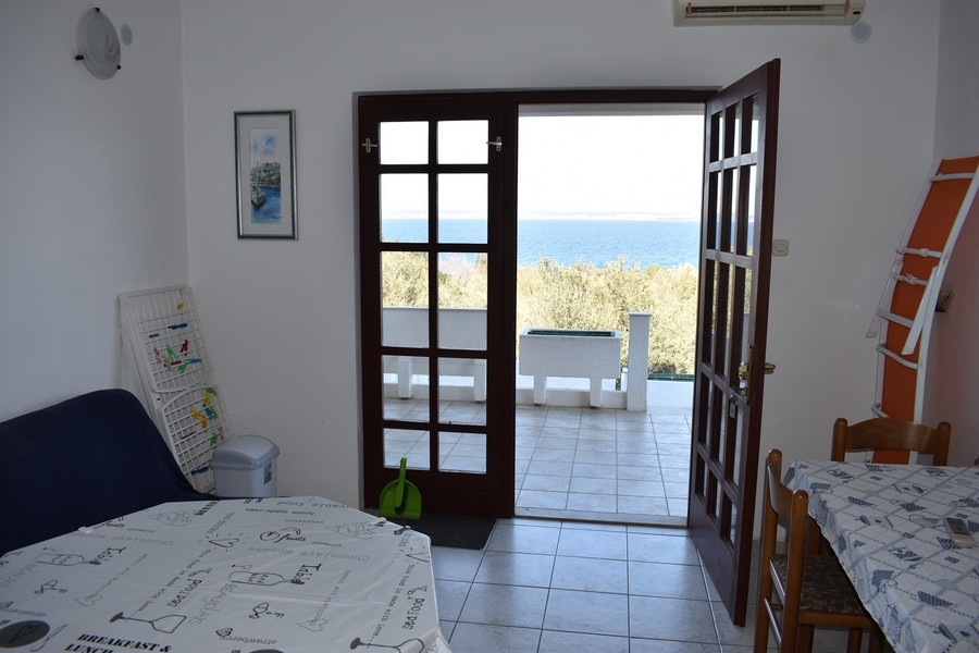 Zona giorno con terrazza e vista mare
