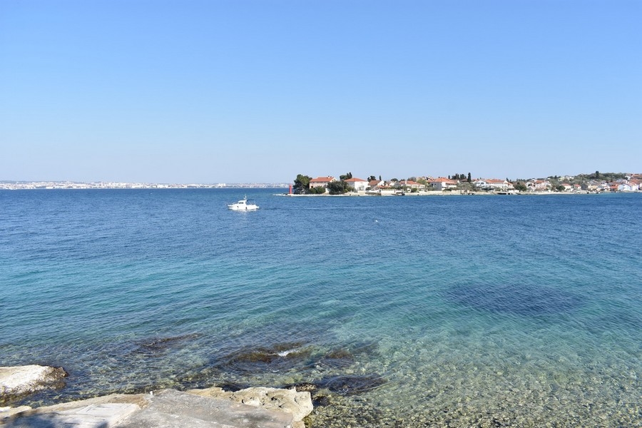 Mare cristallino lungo la costa
