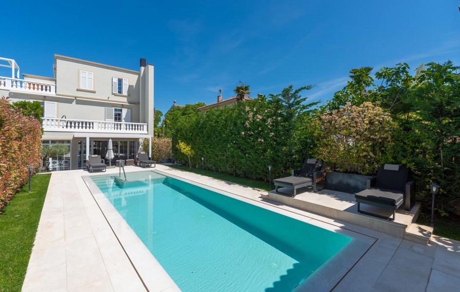 Villa di lusso con piscina all'aperto in Istria, in vendita.