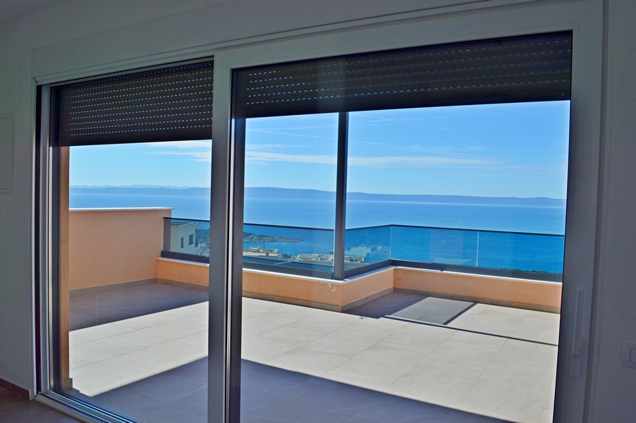 Terrazza sul tetto con bella vista mare dell'immobile H2147 a Makarska.