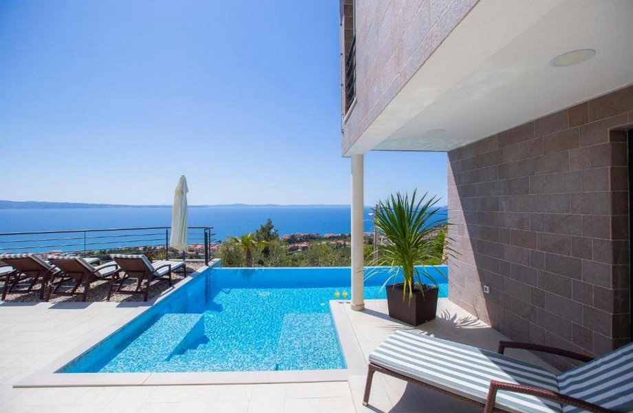Villa con piscina e vista mare sulla riviera di Split
