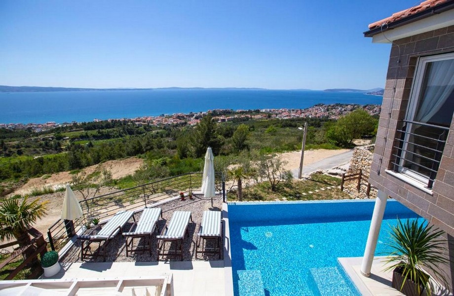 Immobili con vista panoramica sul mare.