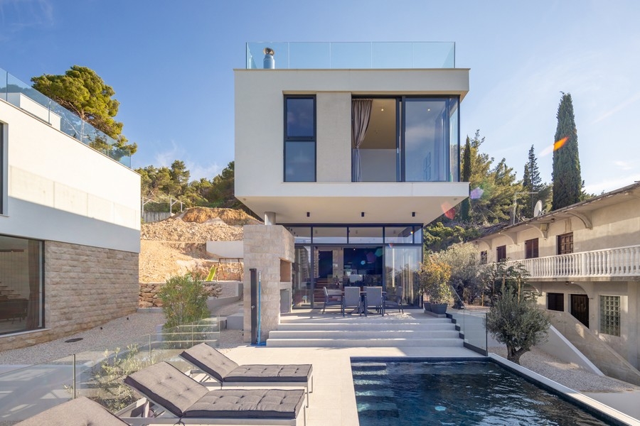 Casa moderna con piscina in vendita in Croazia sull'isola di Ugljan.