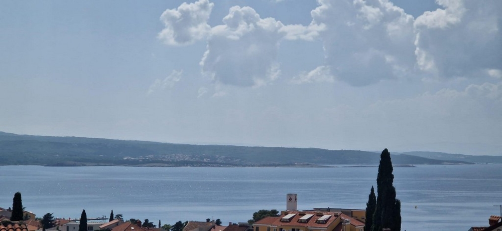 Ampia vista sulla baia fino alla costa opposta