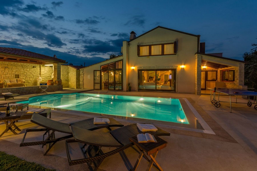 Villa H2272 in Istria, Croazia di notte - Panorama Scouting.