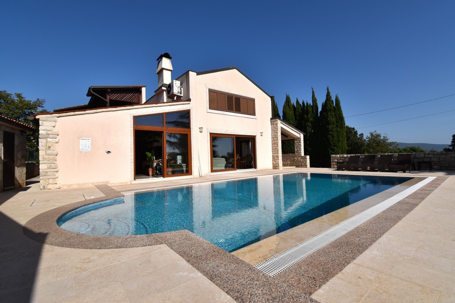 Villa moderna con piscina in Croazia - Panorama Scouting.