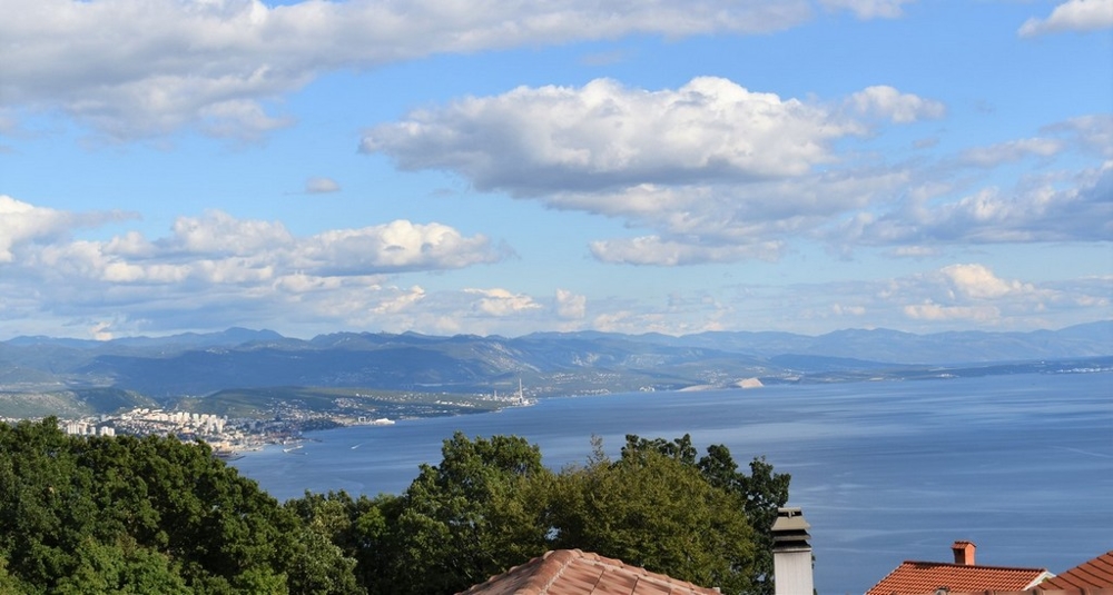 Vista panoramica sul mare e sulla baia