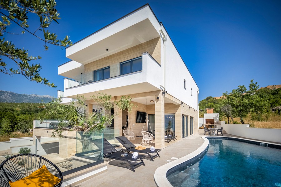 Villa di lusso con piscina e terrazza
